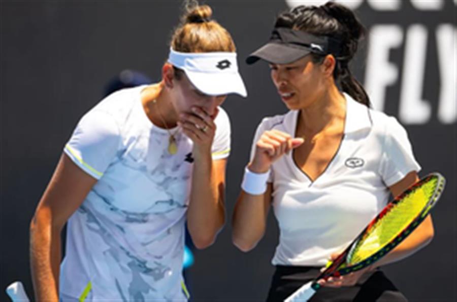 Australian Open: Hsieh-Mertens pair battles into women&#39;s doubles final