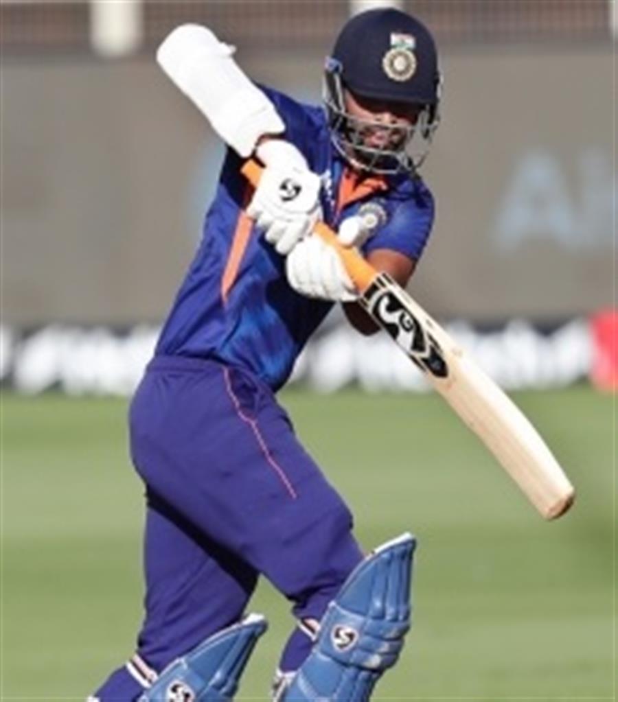 IND v NZ, 3rd ODI: Washington Sundar&#39;s 51 carries India to a modest 219 against New Zealand