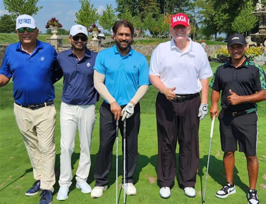 MS Dhoni spotted playing golf with former US President Donald Trump