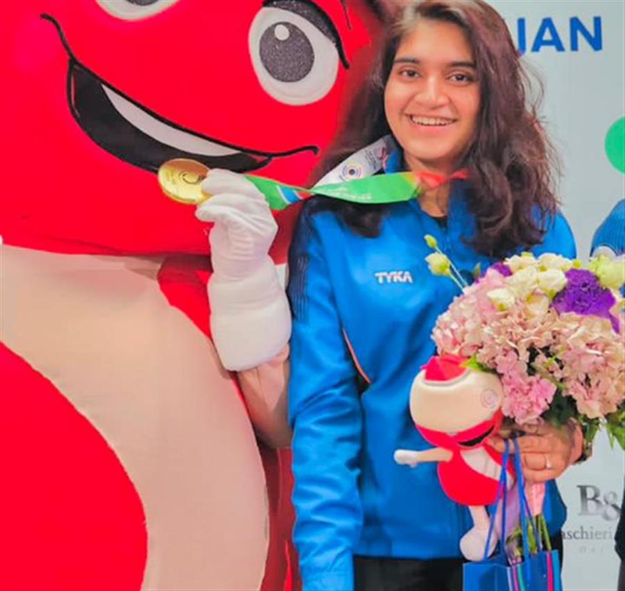 Asian Games: Esha Singh shoots silver in Women's 25m Pistol; Manu Bhaker finishes 5th