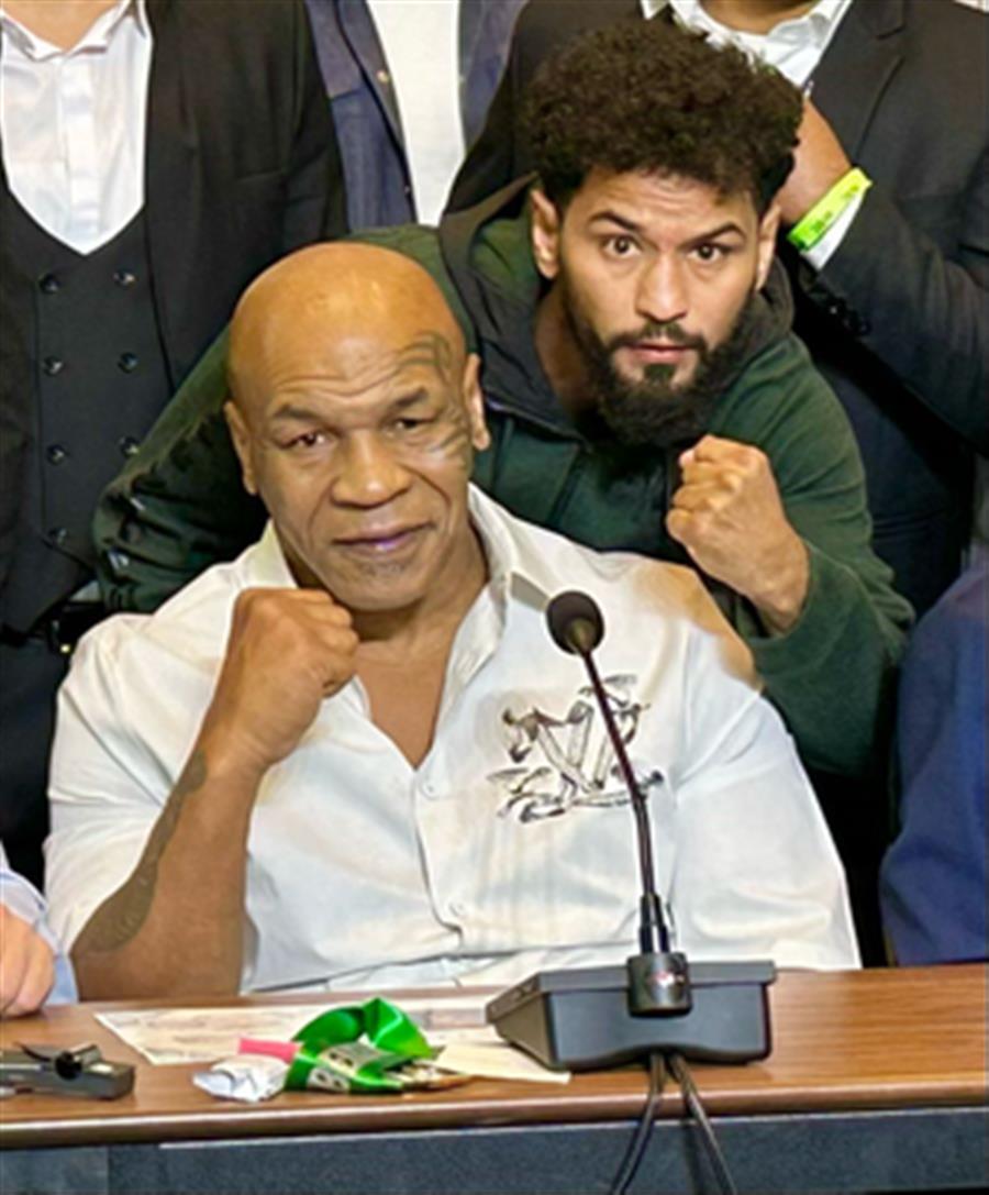 WBC Asia Champion Neeraj Goyat rubs shoulders with boxing legends at World Boxing Convention
